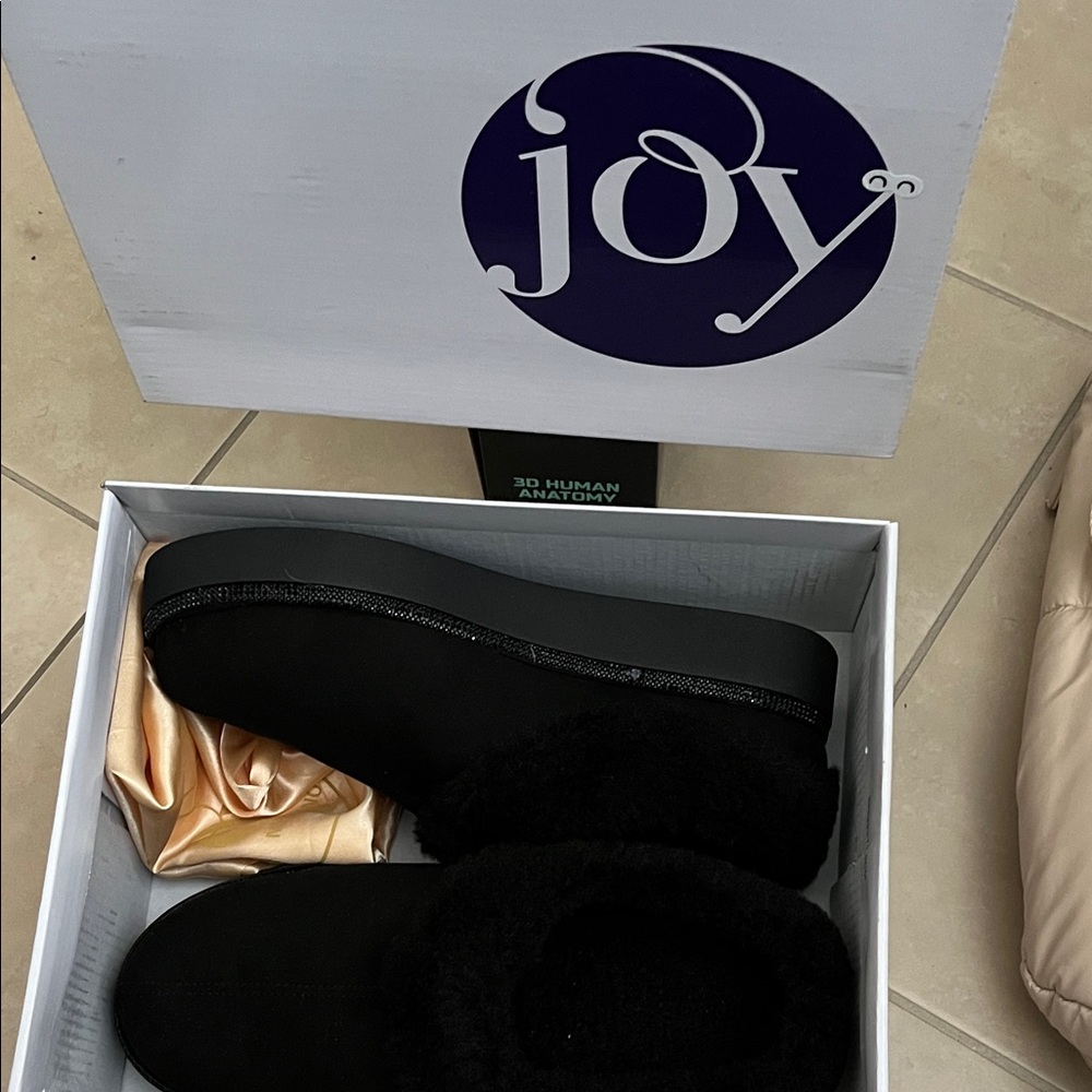 Women's Black Fur-Lined Shoes